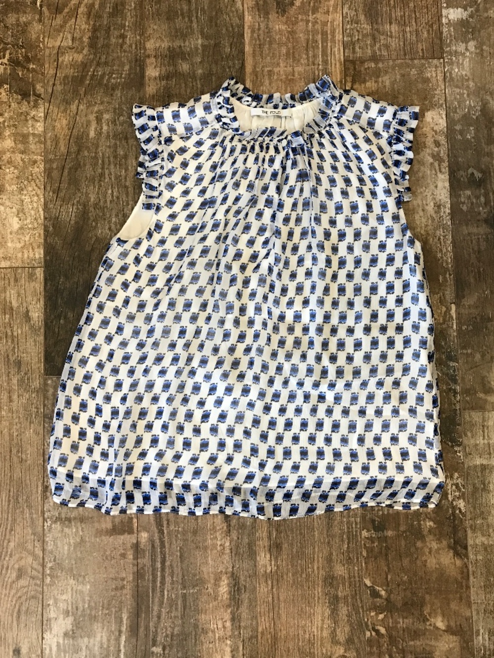 Blue & white patterned flutter sleeve blouse